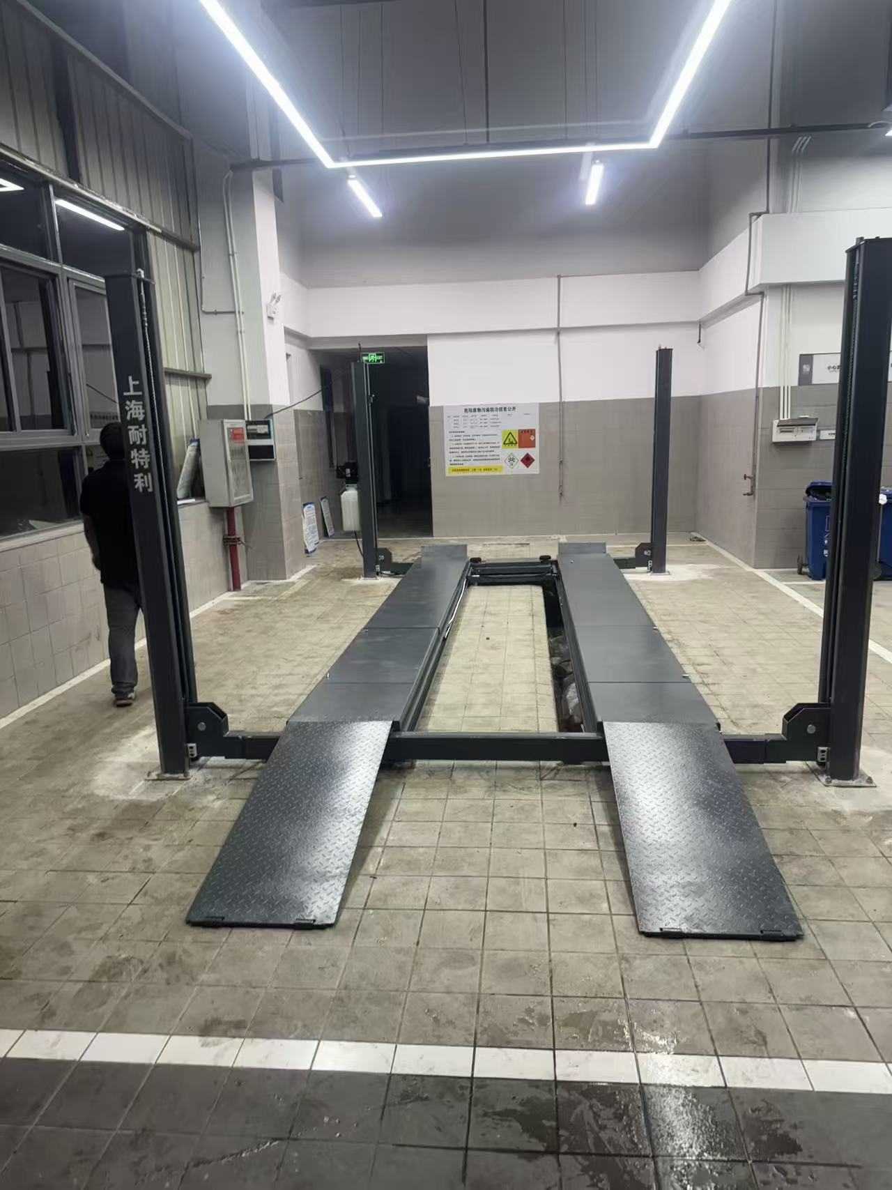Customized Floor Mount Four Post Car Lift 5M 5 Ton Car Lifts 4 Post Lift for Home Garage Parking Equipment